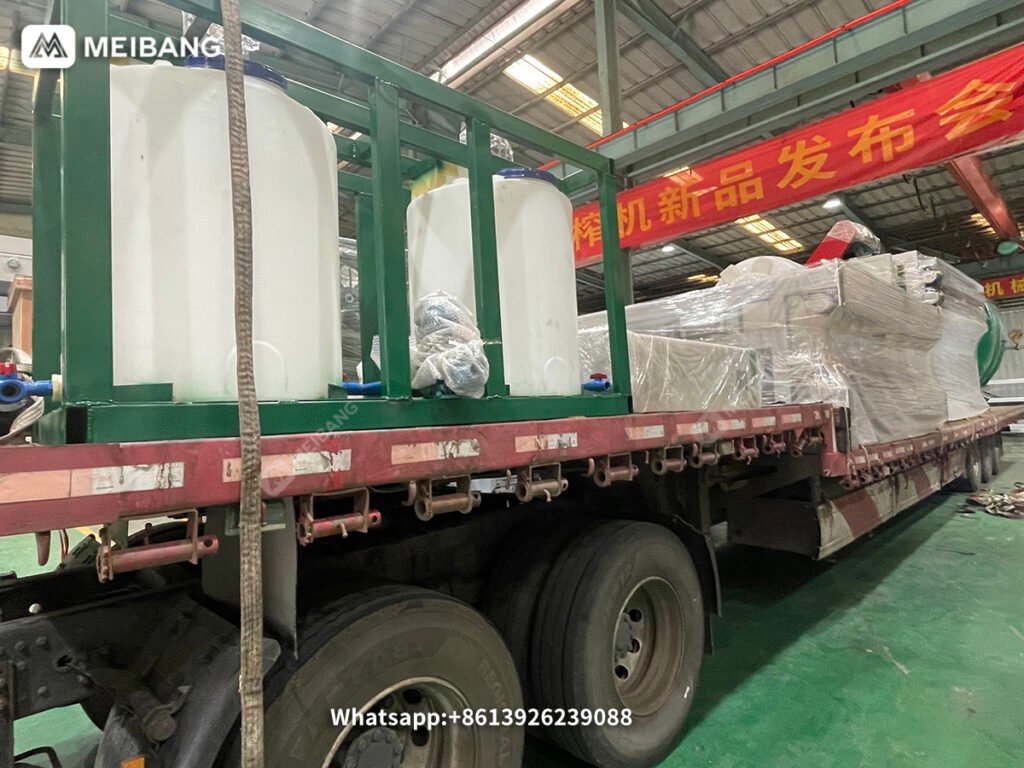 Chicken manure dewatering machine loaded and shipped from chicken farm