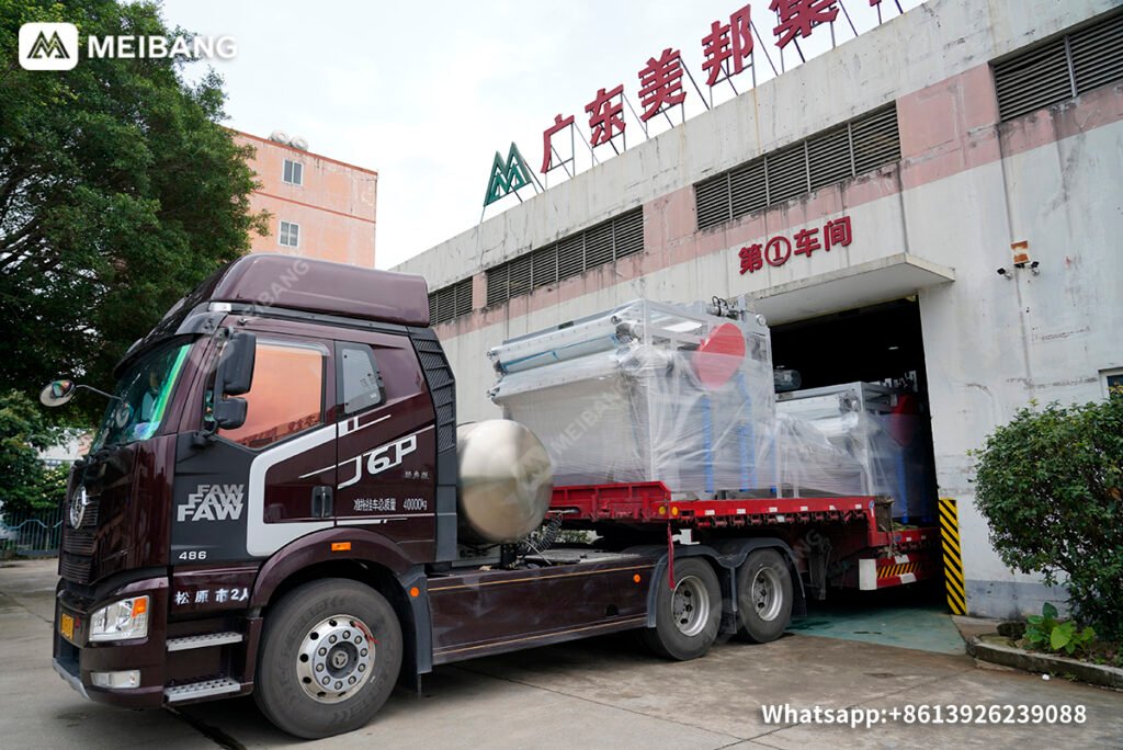Cassava residue dewatering machine being loaded onto trucks