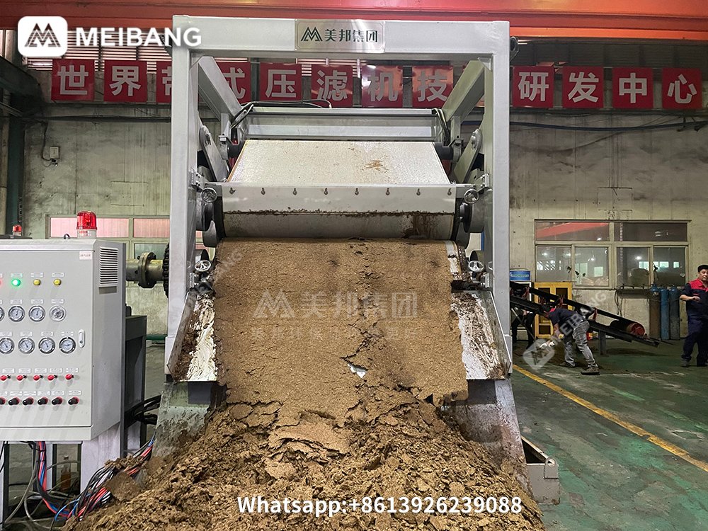 Cow manure dewatering machine presses and dehydrates cow manure.