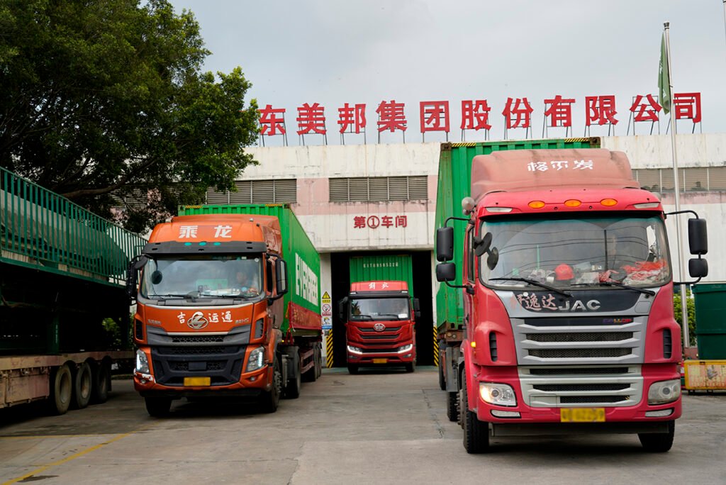 Three container trucks were loaded and dispatched.